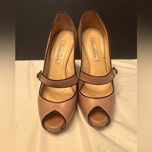 Oscar de la Renta Tan Peep-Toe Heels